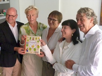 von links: OB Markus Lewe, Gertrud Posch (Text), Anne Mußenbrock (Illustratorin), Jugendamtsleiterin Anna Pohl, Verleger Wolfgang Hölker  